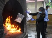 Barantin Musnahkan Komoditas Tanpa Dokumen di Batam, 496 Burung Pipit Ikut Dimusnahkan