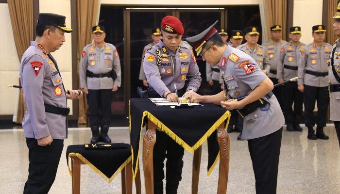 Kapolri Pimpin Sertijab Kabaintelkam dan Dankor Brimob Polri