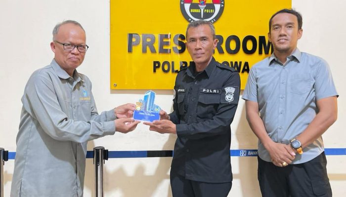 Akhiri Masa Magang, Mahasiswi Ilmu Komunikasi Unismuh Beri Apresiasi untuk Humas Polres Gowa