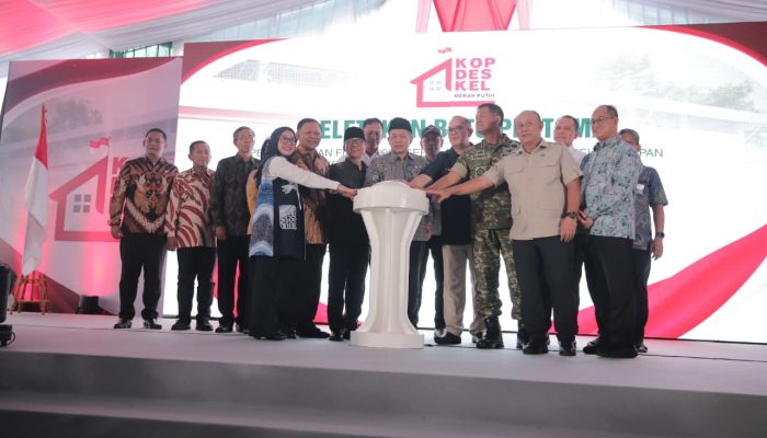 Mendes Yandri Bersama Wakil Panglima TNI Lakukan Groundbreaking Kopdes Merah Putih