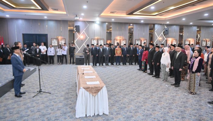 Lantik Pejabat, Mendes Yandri Ingatkan Bekerja dengan Sungguh-sungguh