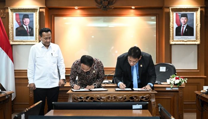 Perkuat Kolaborasi, Menkeu Purbaya Tanda Tangani Nota Kesepahaman dengan Menhut