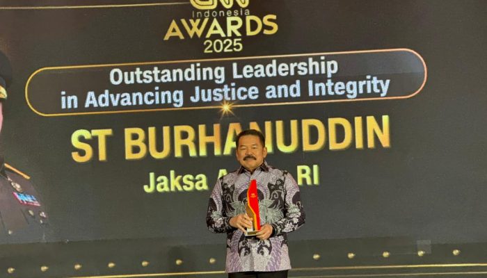 Jaksa Agung ST Burhanuddin Raih Penghargaan CNN Indonesia Awards 2025