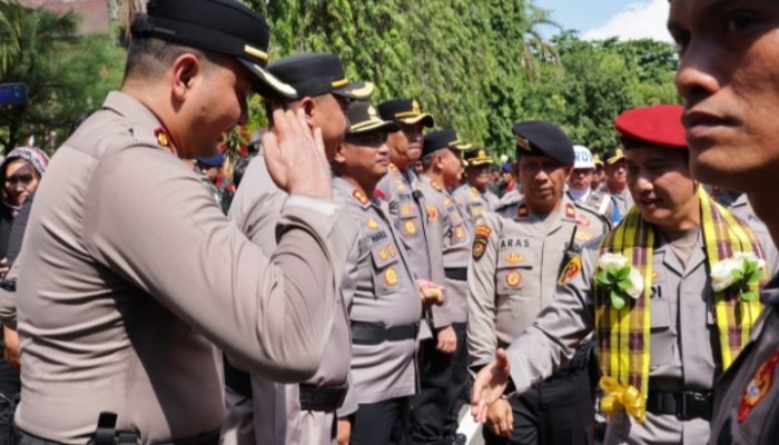 Kapolres Gowa Bersama Ketua Bhayangkari Hadiri Acara Serah Terima Kepemimpinan Kapolda Sulsel di Makassar