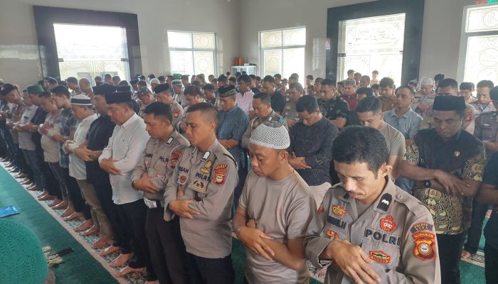 Jajaran Polres Gowa Khidmat Laksanakan Salat Gaib di Masjid Al Ghaffar bagi Korban Bencana Nasional