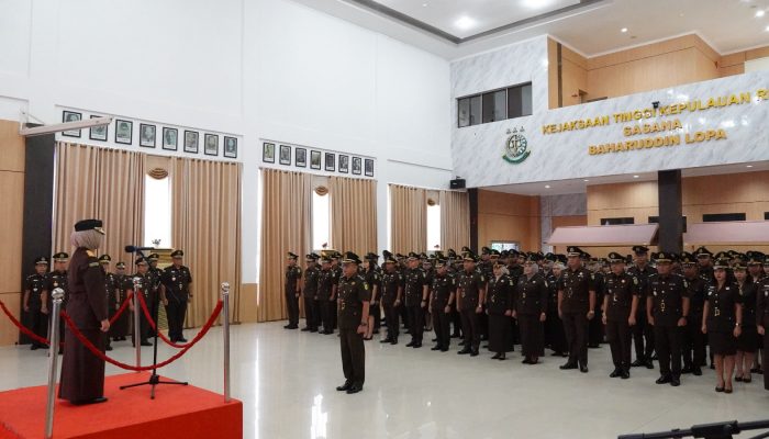 Pimpin Upacara Hari Bela Negara ke-77 Tahun 2025, Wakajati Kepri Ajak Seluruh Jajaran Teguhkan Tekad untuk Indonesia Kuat