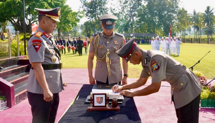 Resmi Lantik 72 Siswa Diktukba, Kapolda Sulteng Tekankan Jaga Nama Baik Kehormatan Polri