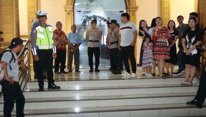Malam Natal Berlangsung Khidmat, Polres Parigi Moutong Siagakan Personel di Gereja-Gereja