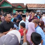 Mendes Yandri Dampingi Presiden Prabowo Panen Raya Bareng Petani Karawang