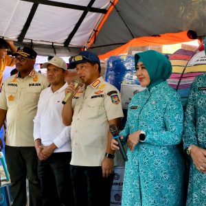 Bersama TP PKK, Kasatgas Tito Karnavian Turun Langsung Bantu Warga Terdampak di Aceh Tamiang