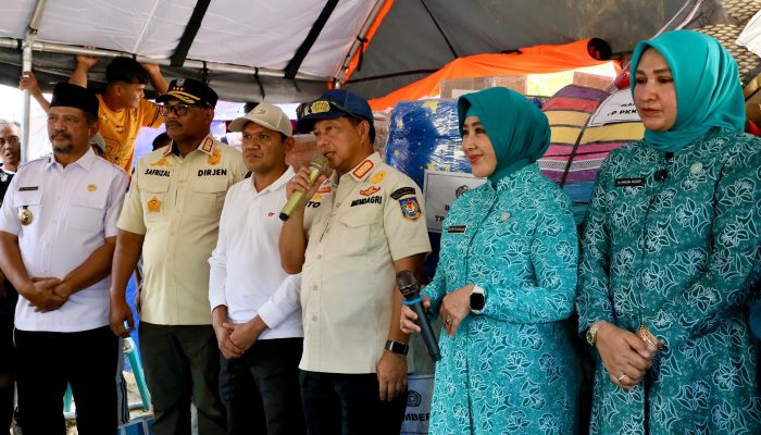 Bersama TP PKK, Kasatgas Tito Karnavian Turun Langsung Bantu Warga Terdampak di Aceh Tamiang