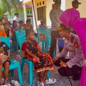 Sunatan Massal Warnai Kunker Kapolres Touna di Polsek Ulubongka, Camat Apresiasi Warga Terbantu