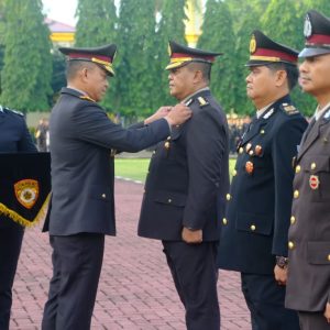 Wakapolda Sulsel Pimpin Upacara Penganugerahan Satyalancana Pengabdian Personel Polda Sulsel