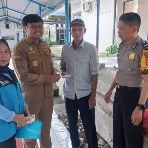 Uluran Tangan untuk Sesama, Bhabinkamtibmas Katangka Inisiasi Bantuan Warga Miskin Ekstrem