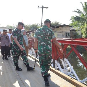 Pangdam I/BB Tinjau Jembatan Bailey Penghubung Besilam Bukit Lembasa–Banjaran Raya