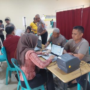 Sidokkes Polres Gowa Fasilitasi Rikkes Berkala Personel Bersama Biddokkes Polda Sulsel