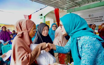 TP PKK Pusat Salurkan Paket Bantuan Peralatan Ibadah di Malalak, Kabupaten Agam