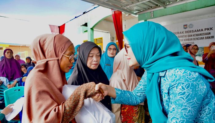 TP PKK Pusat Salurkan Paket Bantuan Peralatan Ibadah di Malalak, Kabupaten Agam