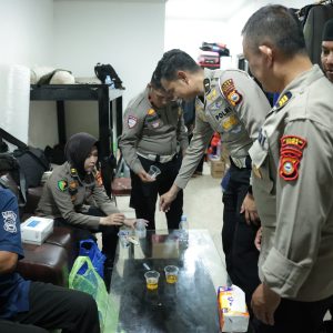 Polres Gowa Perkuat Disiplin Internal, Tes Urine Dadakan Warnai Buka Puasa Bersama