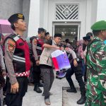Polres Gowa Amankan Pemberangkatan Jamaah Haji Kloter 9 dari Masjid Agung Syekh Yusuf