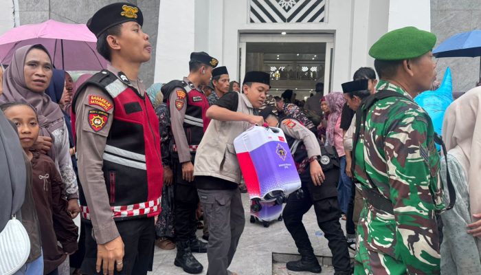 Polres Gowa Amankan Pemberangkatan Jamaah Haji Kloter 9 dari Masjid Agung Syekh Yusuf