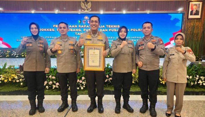 Kapolda Sulsel Terima Penghargaan IKPA T.A 2025 Peringkat I dari Kapolri